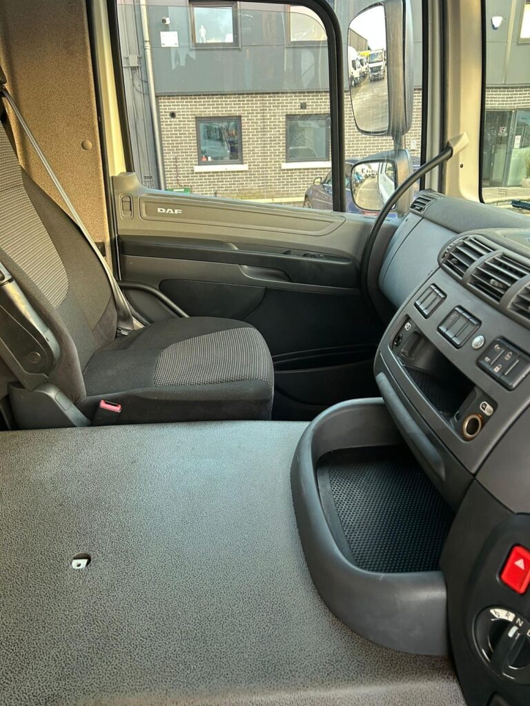 December 2016 DAF CF 330 6x2 Euro 6