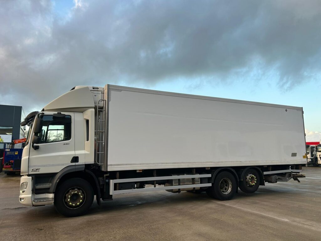 December 2016 DAF CF 330 6x2 Euro 6