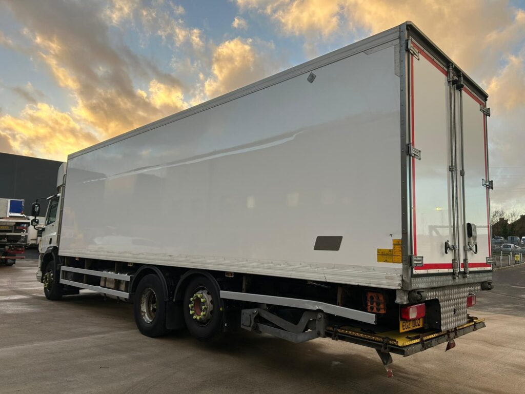 December 2016 DAF CF 330 6x2 Euro 6