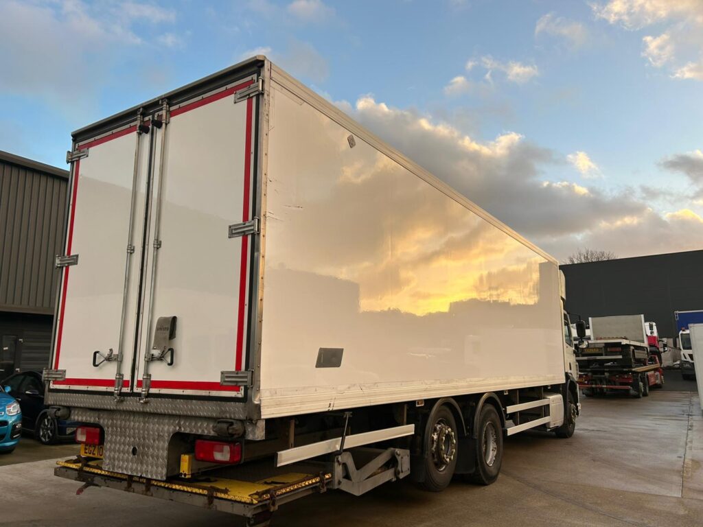 December 2016 DAF CF 330 6x2 Euro 6