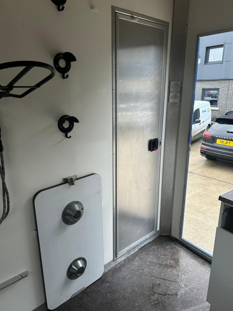 2006 DAF LF 45-150 Horsebox