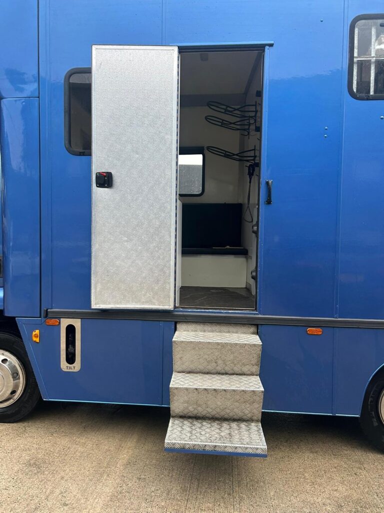 2006 DAF LF 45-150 Horsebox