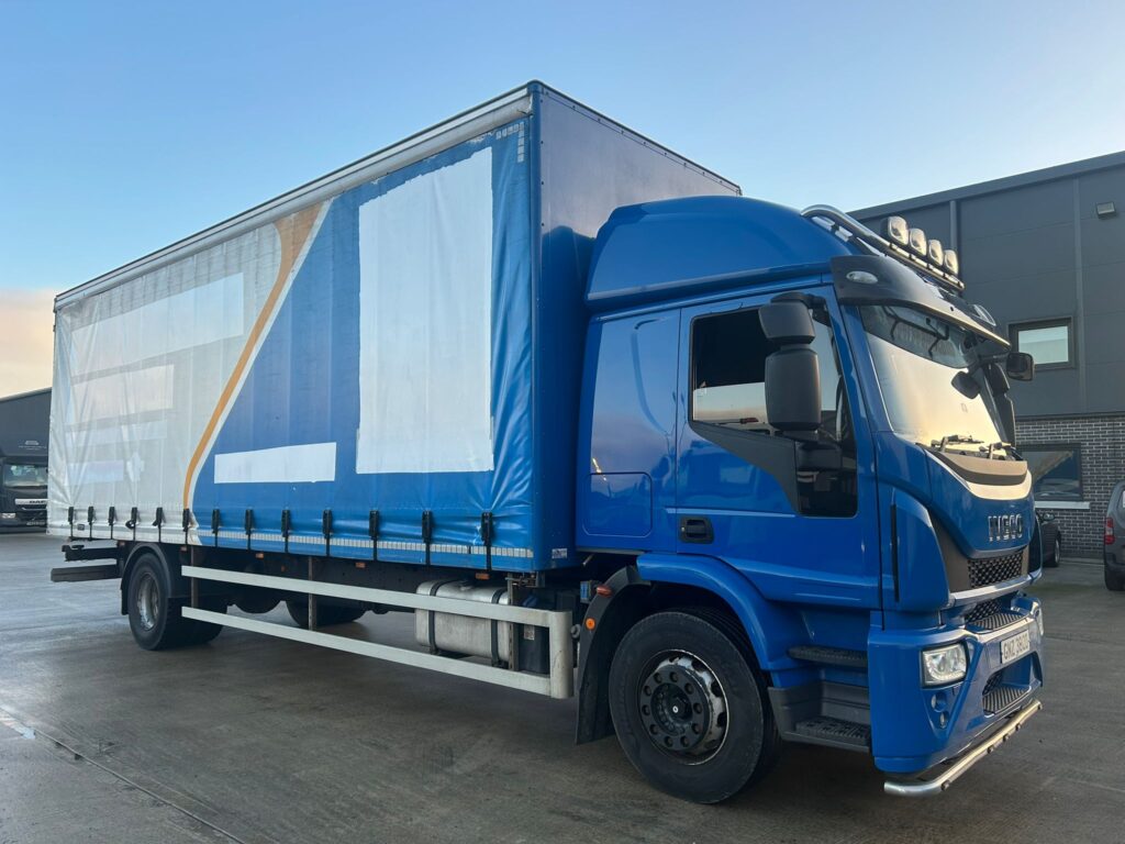 September 2020 Iveco 180e25 Curtainside