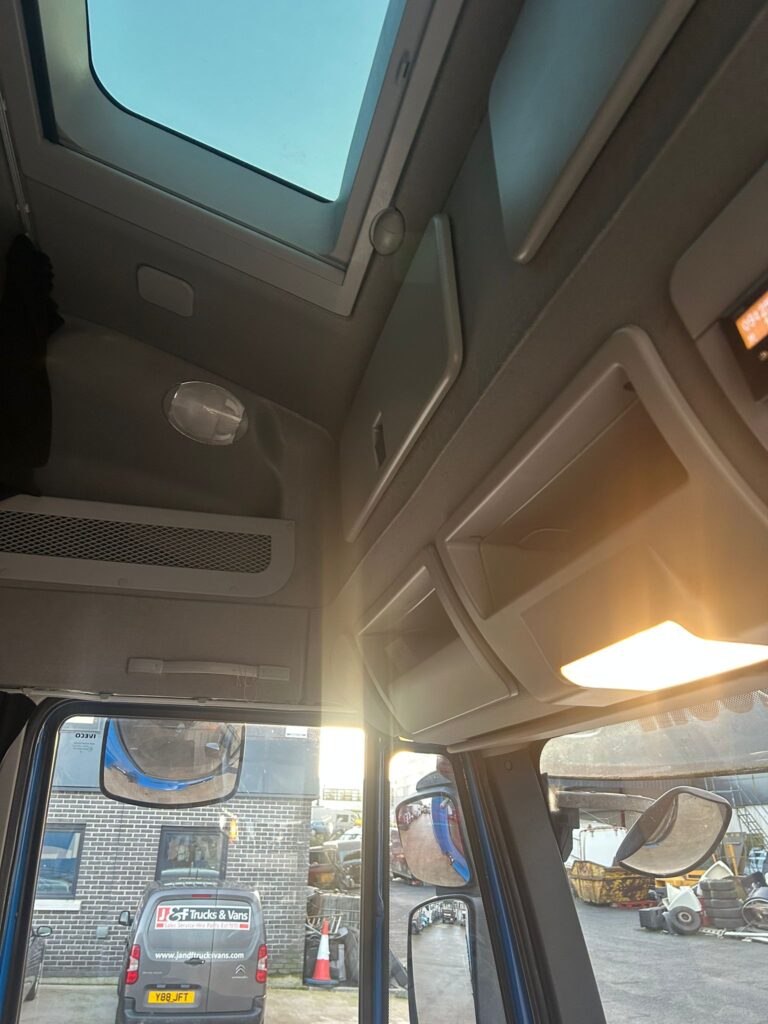 September 2020 Iveco 180e25 Curtainside