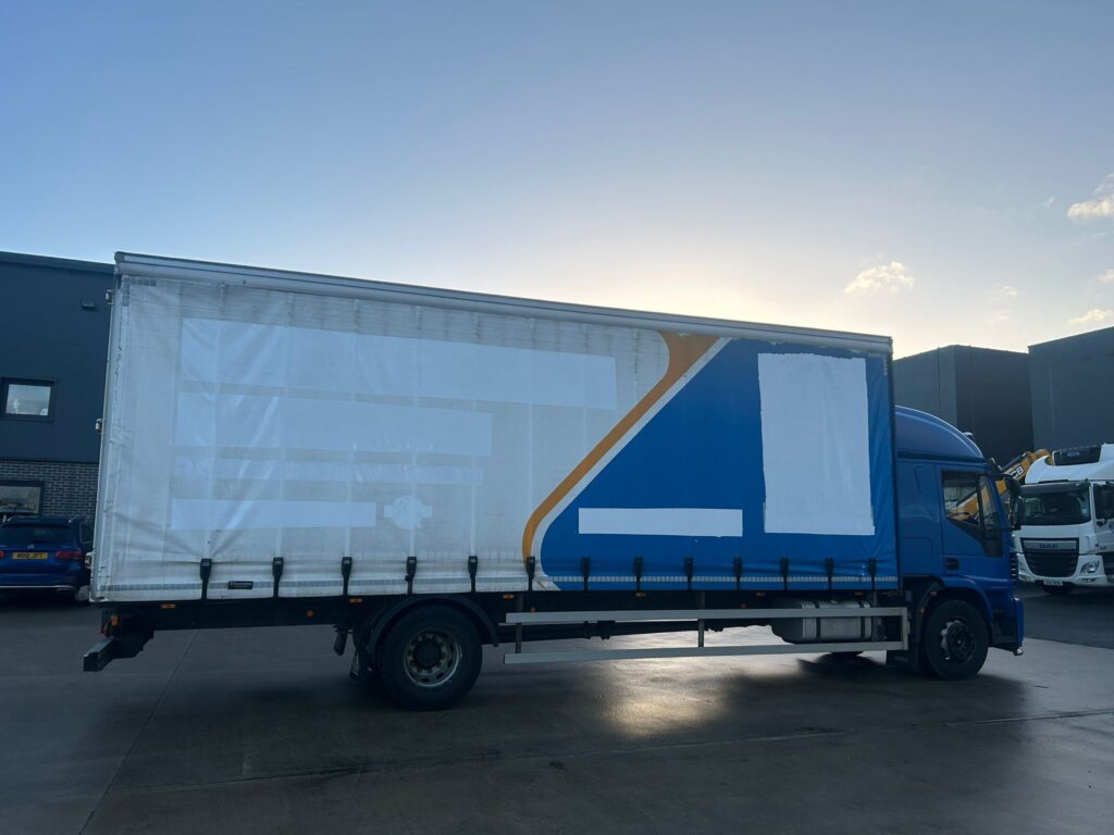 September 2020 Iveco 180e25 Curtainside