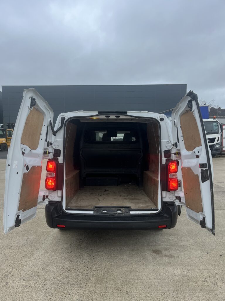 October 2022 Vauxhall Vivaro 2.0d Crew Cab