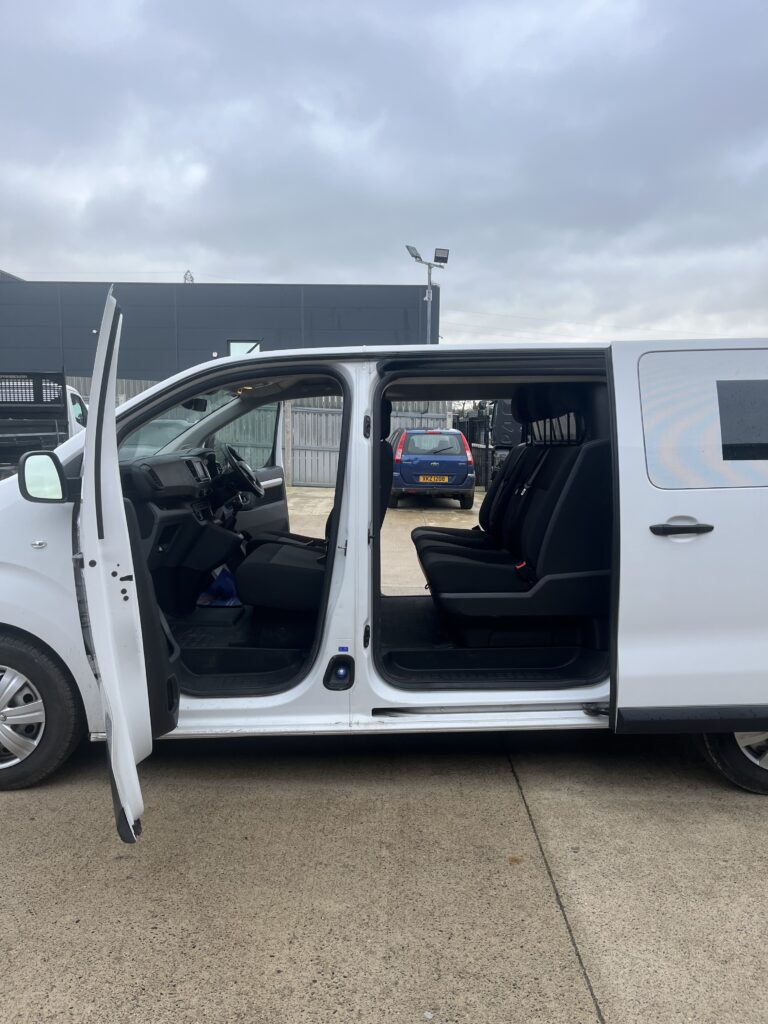 October 2022 Vauxhall Vivaro 2.0d Crew Cab