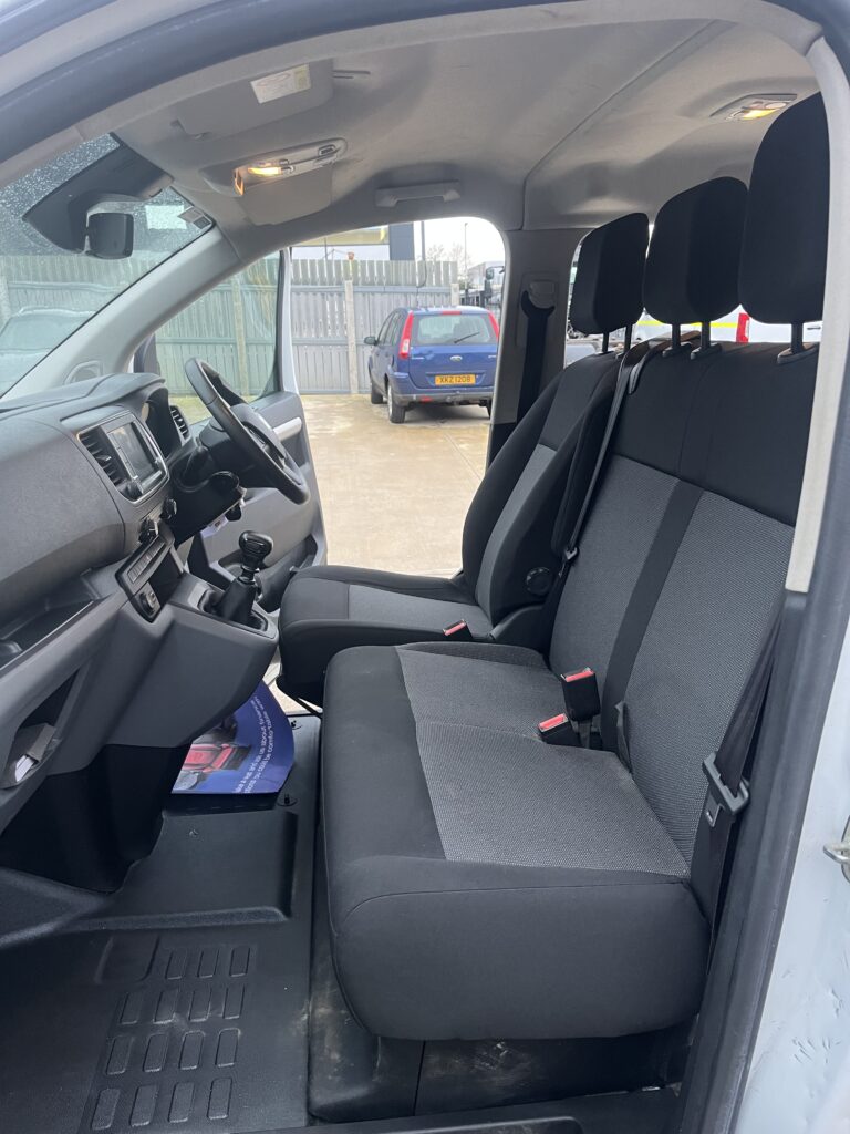 October 2022 Vauxhall Vivaro 2.0d Crew Cab