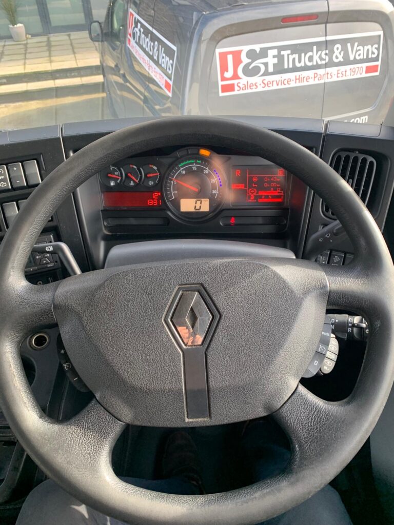 October 2017 Renault D18 18-250