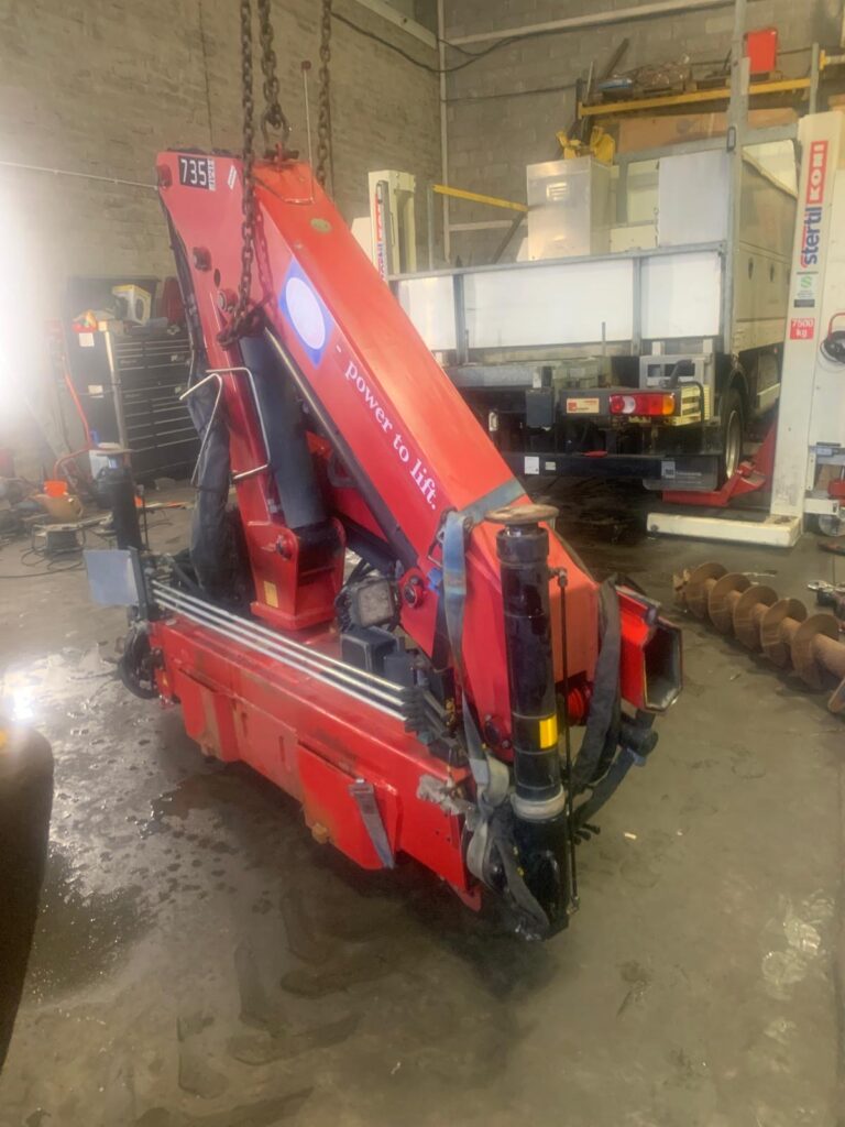 HMF 735 Crane