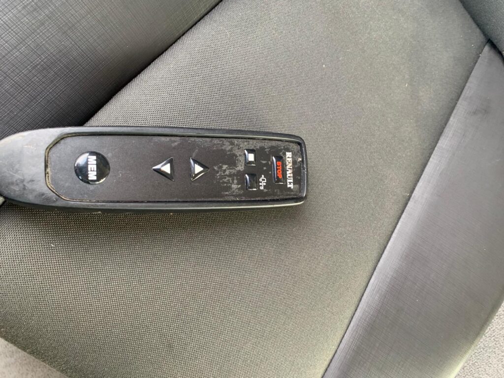 October 2017 Renault D18 18-250