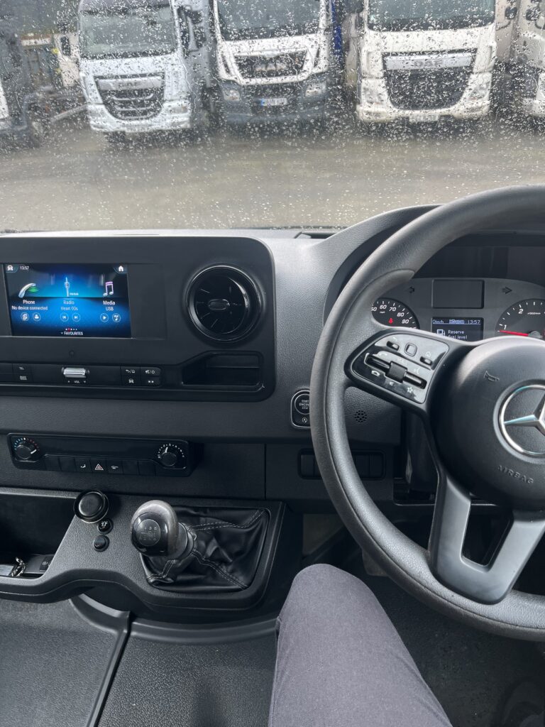 2021 Mercedes Sprinter Crew Cab 3.5T Tipper