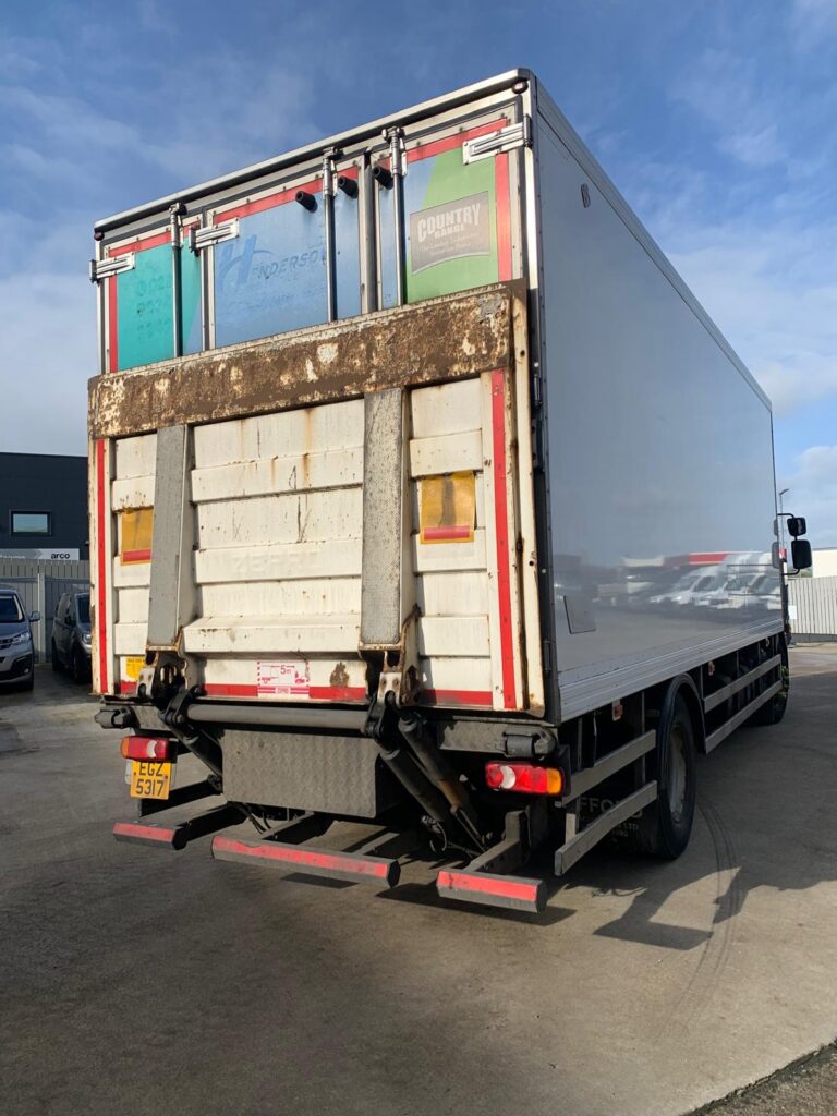 October 2017 Renault D18 18-250