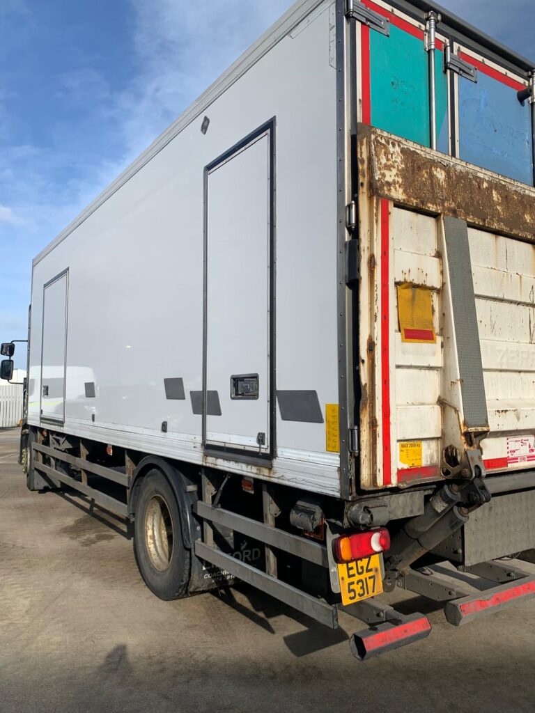 October 2017 Renault D18 18-250