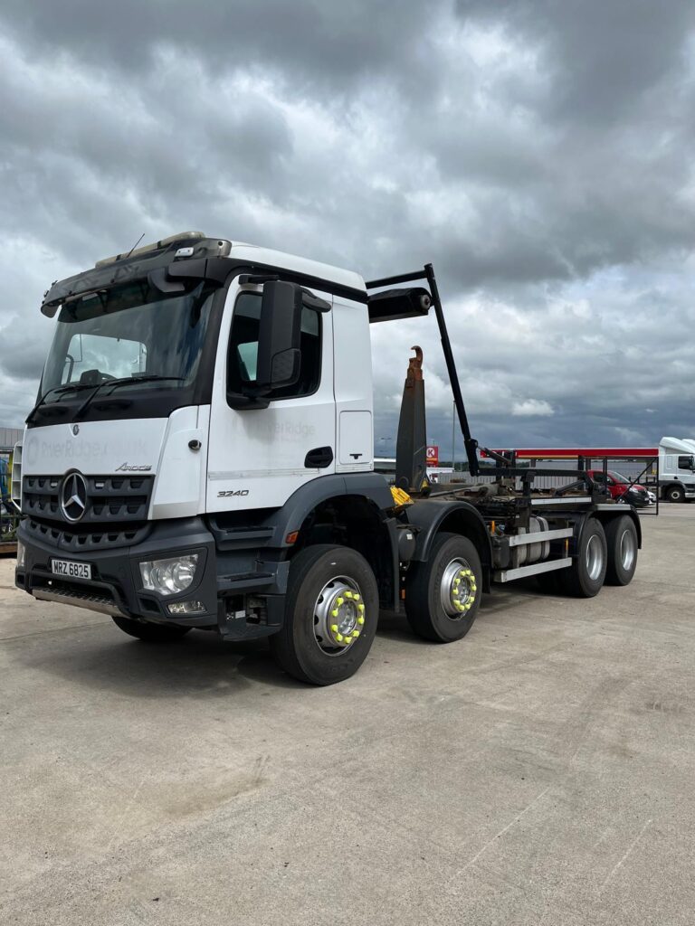 2018 Mercedes Arocs 3240 Hookloader