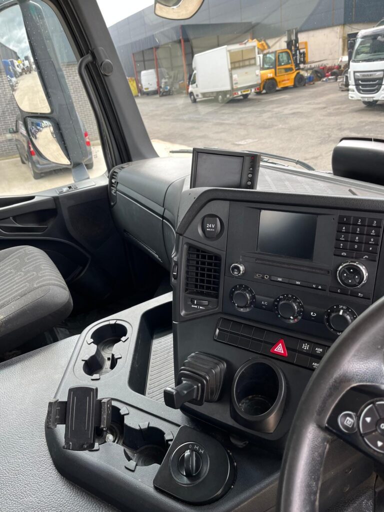 2018 Mercedes Arocs 3240 Hookloader