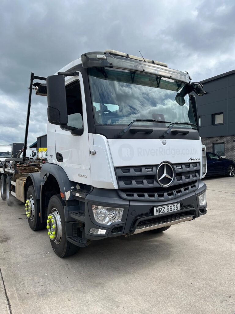 2018 Mercedes Arocs 3240 Hookloader
