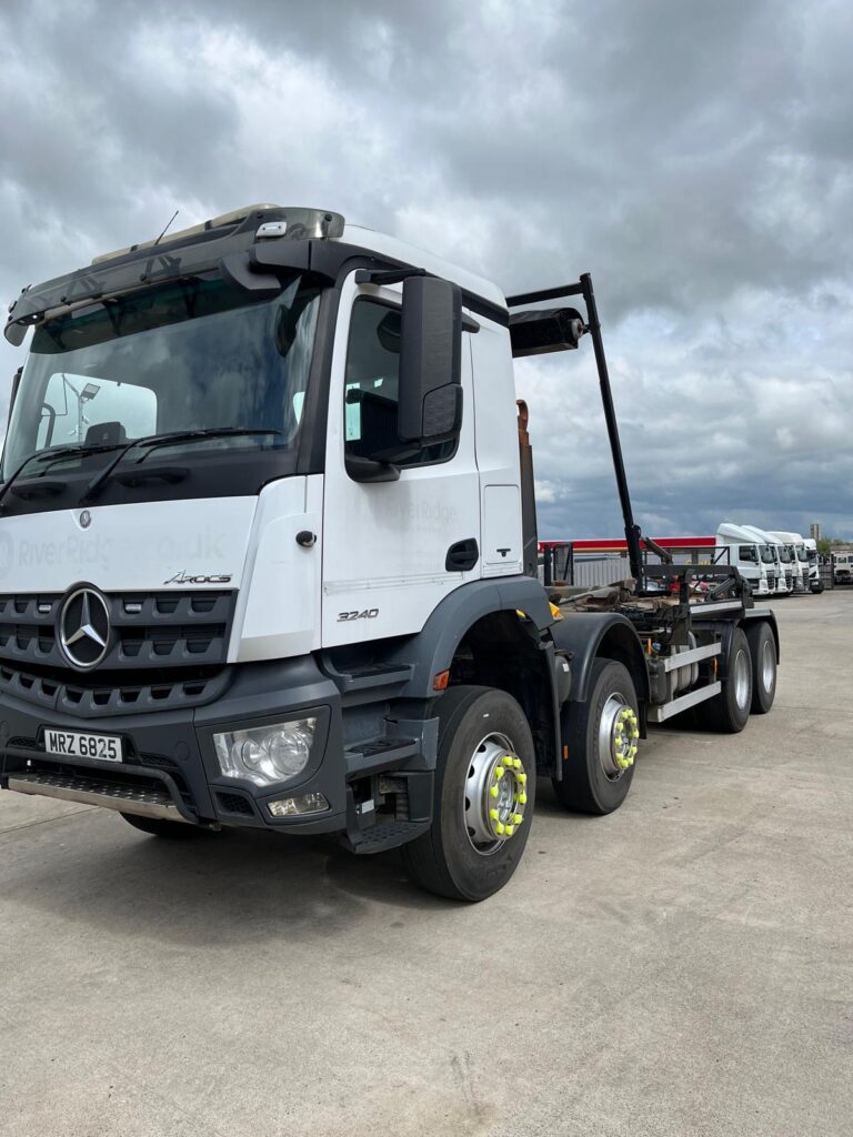 2018 Mercedes Arocs 3240 Hookloader