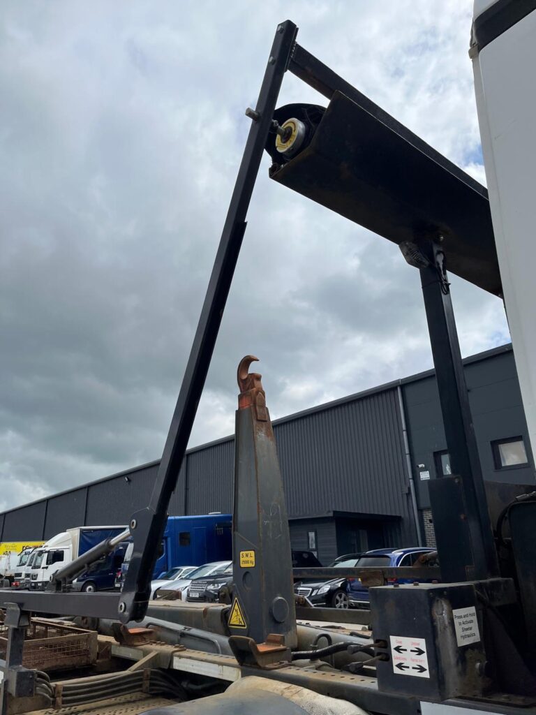 2018 Mercedes Arocs 3240 Hookloader