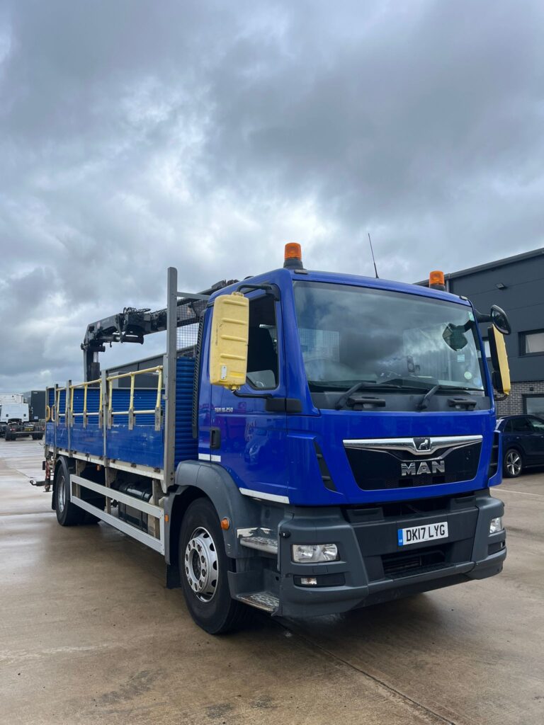 August 2017 MAN TGM 18.250 Dropside with HMF Crane