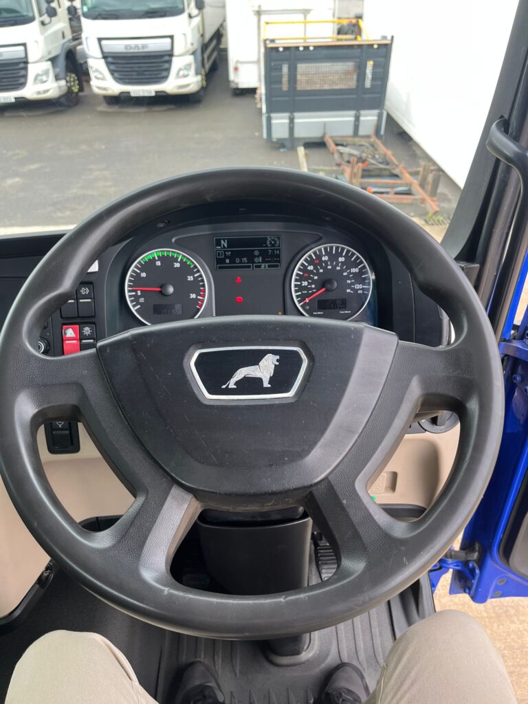 August 2017 MAN TGM 18.250 Dropside with HMF Crane