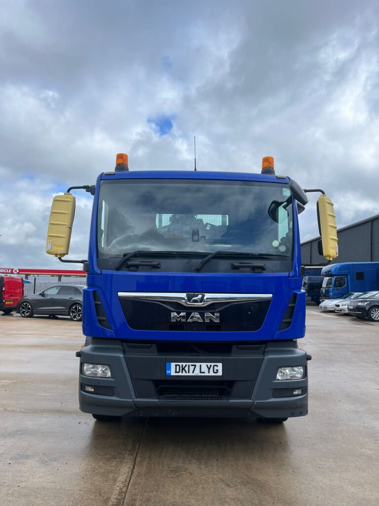 August 2017 MAN TGM 18.250 Dropside with HMF Crane