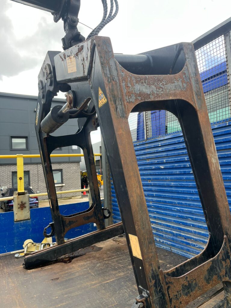 August 2017 MAN TGM 18.250 Dropside with HMF Crane
