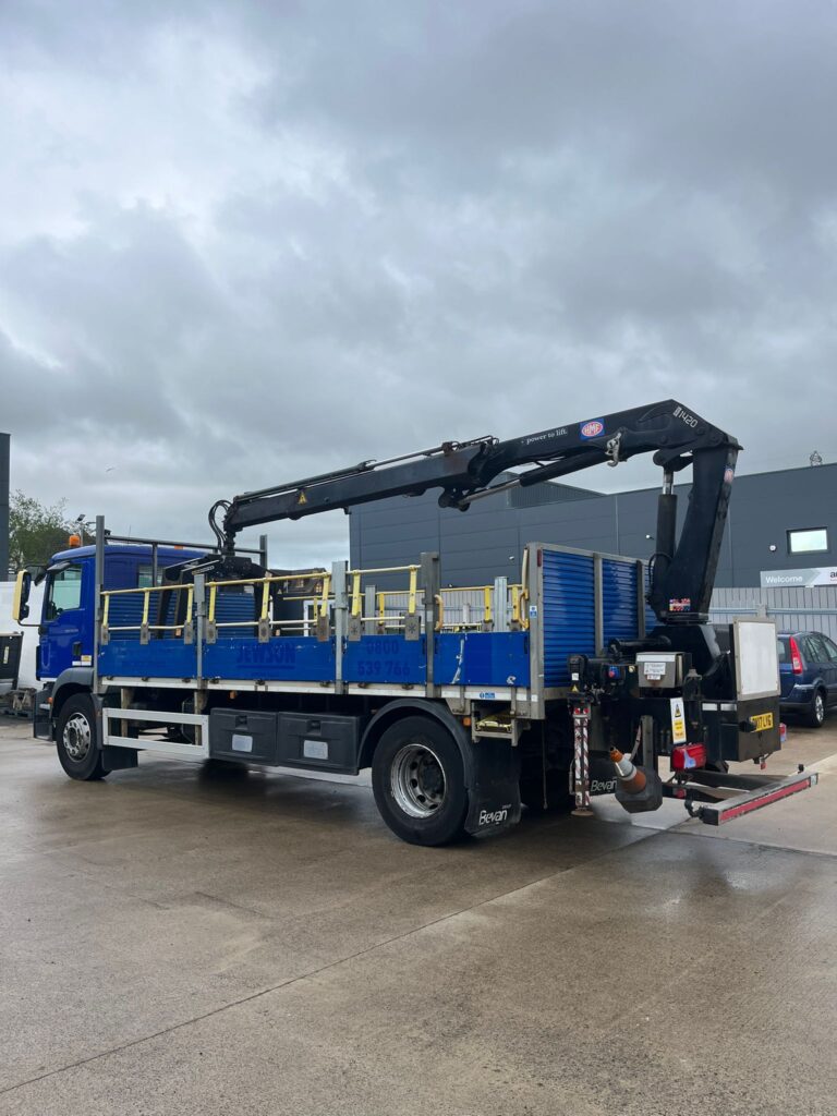 August 2017 MAN TGM 18.250 Dropside with HMF Crane