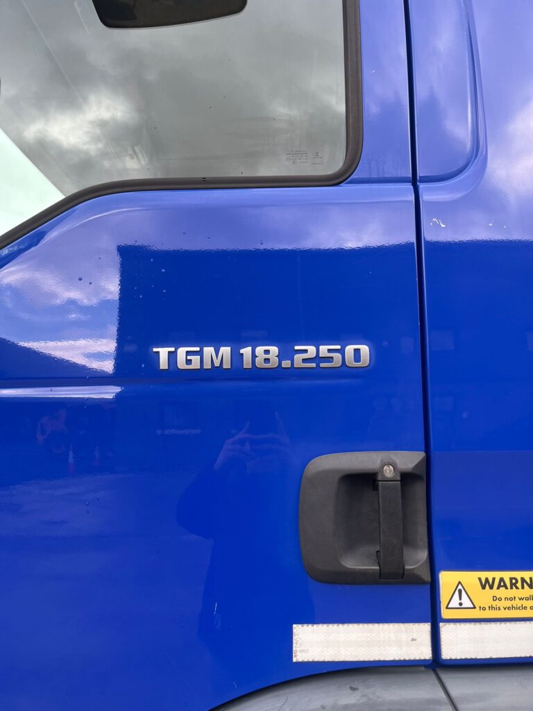 August 2017 MAN TGM 18.250 Dropside with HMF Crane
