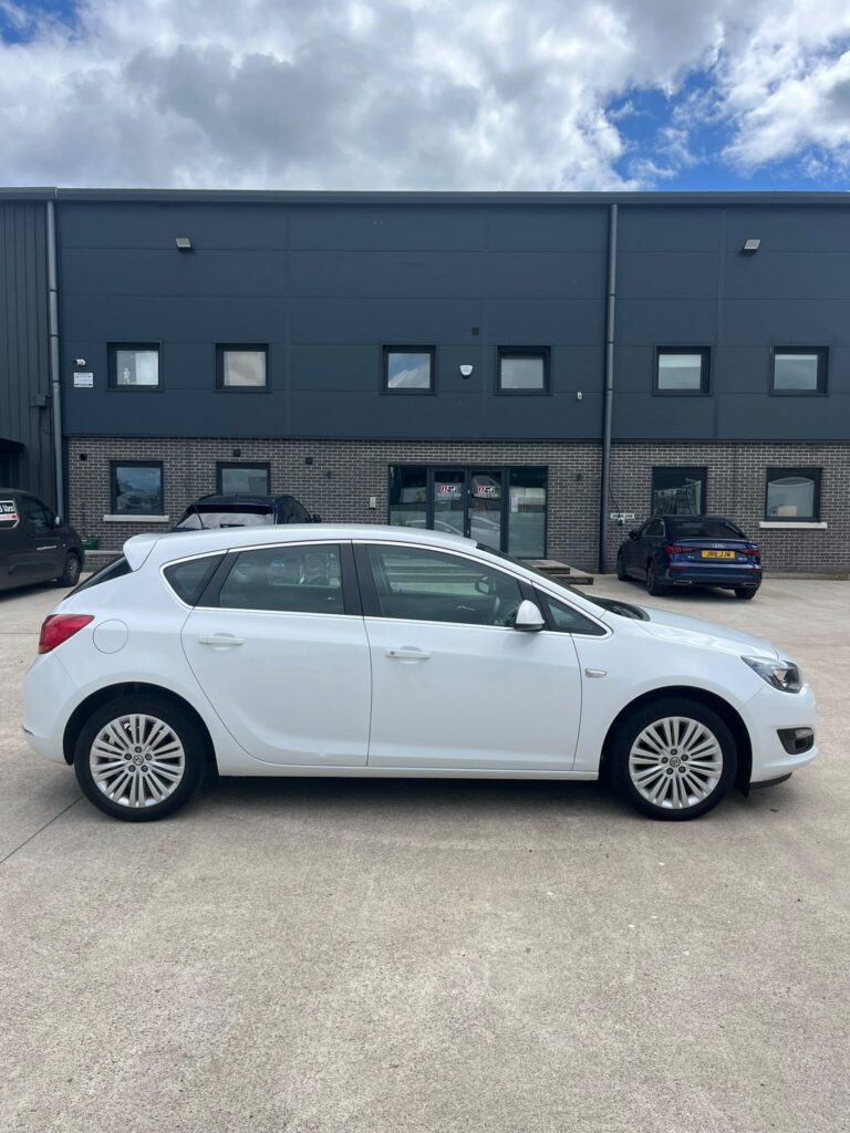 April 2016 Vauxhall Astra Excite 1.4