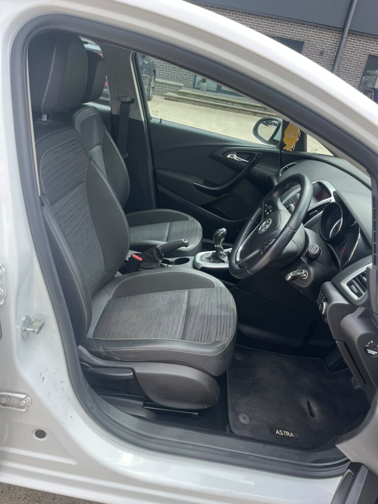 April 2016 Vauxhall Astra Excite 1.4