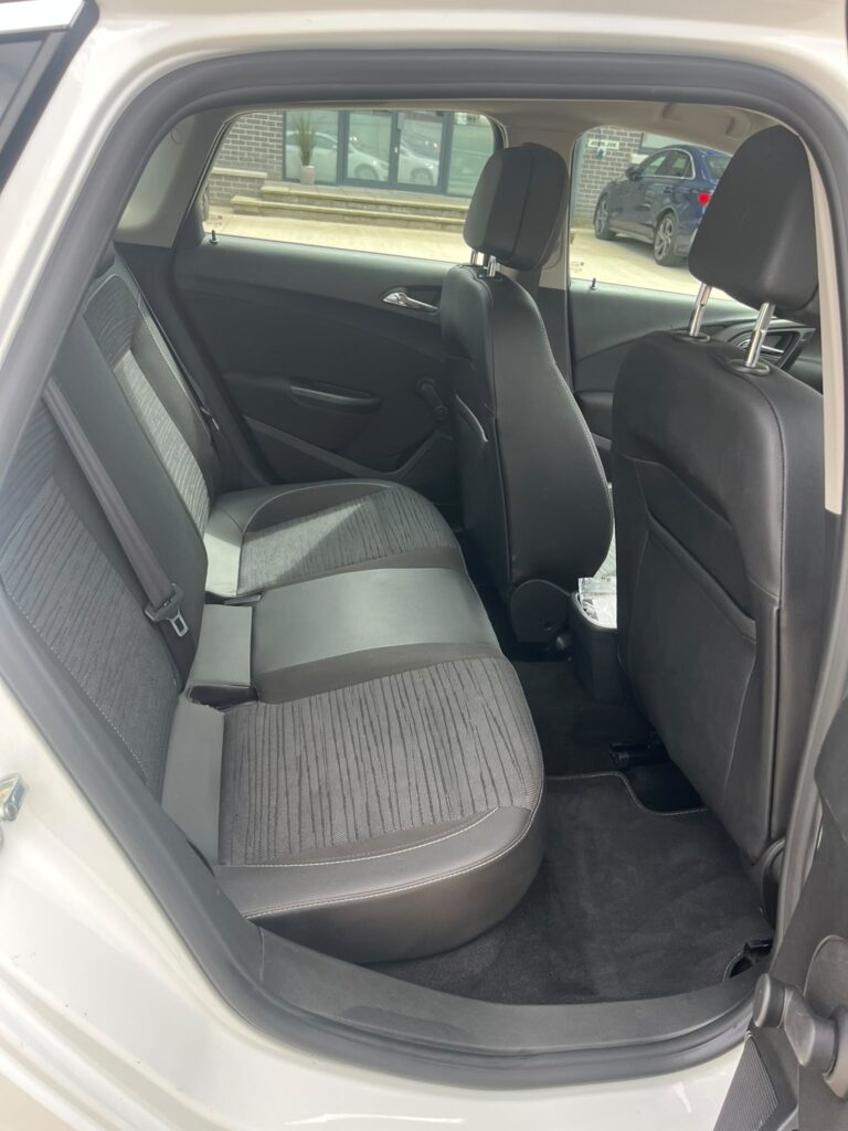 April 2016 Vauxhall Astra Excite 1.4