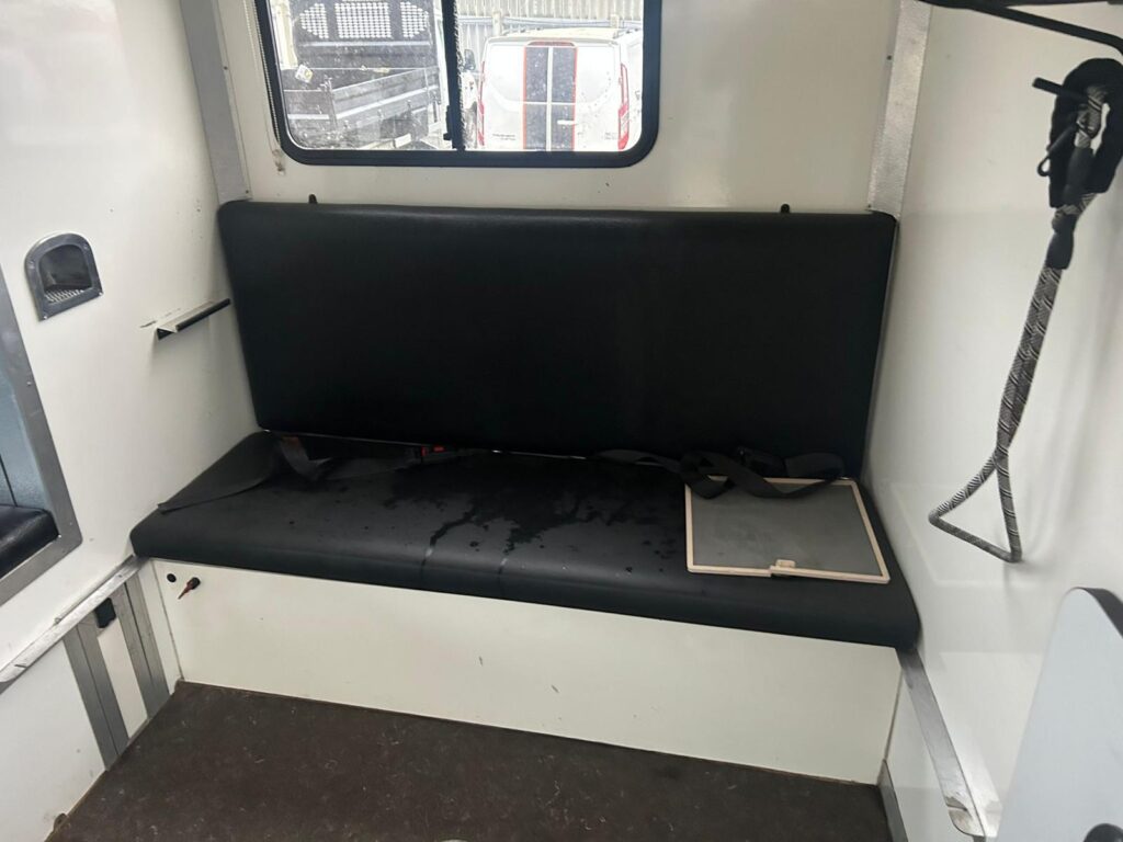 2006 DAF LF 45-150 7.5T Horsebox