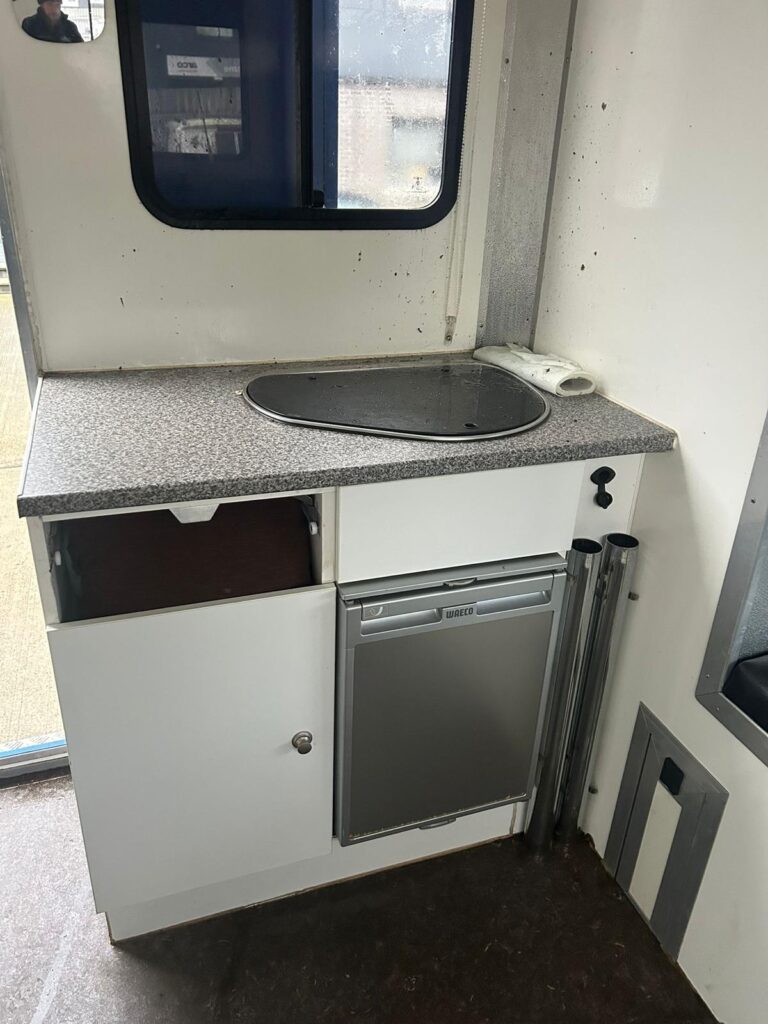 2006 DAF LF 45-150 7.5T Horsebox