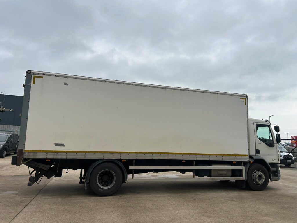March 2017 DAF LF 55 260