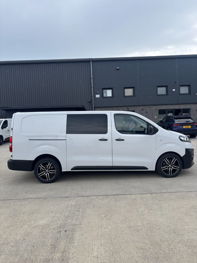 October 2022 Vauxhall Vivaro 2.0d Crew Cab