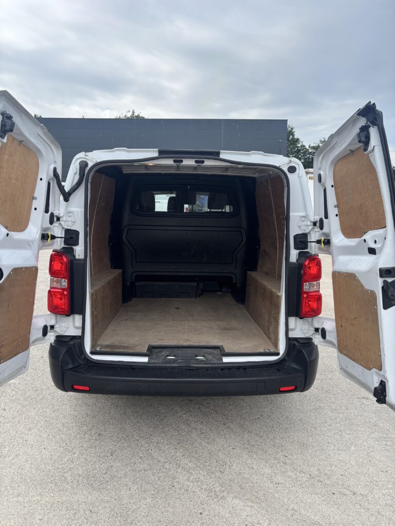 October 2022 Vauxhall Vivaro 2.0d Crew Cab