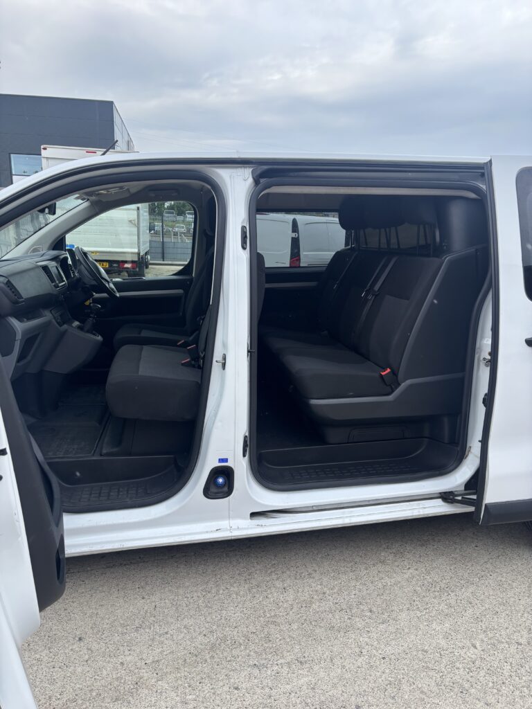 October 2022 Vauxhall Vivaro 2.0d Crew Cab