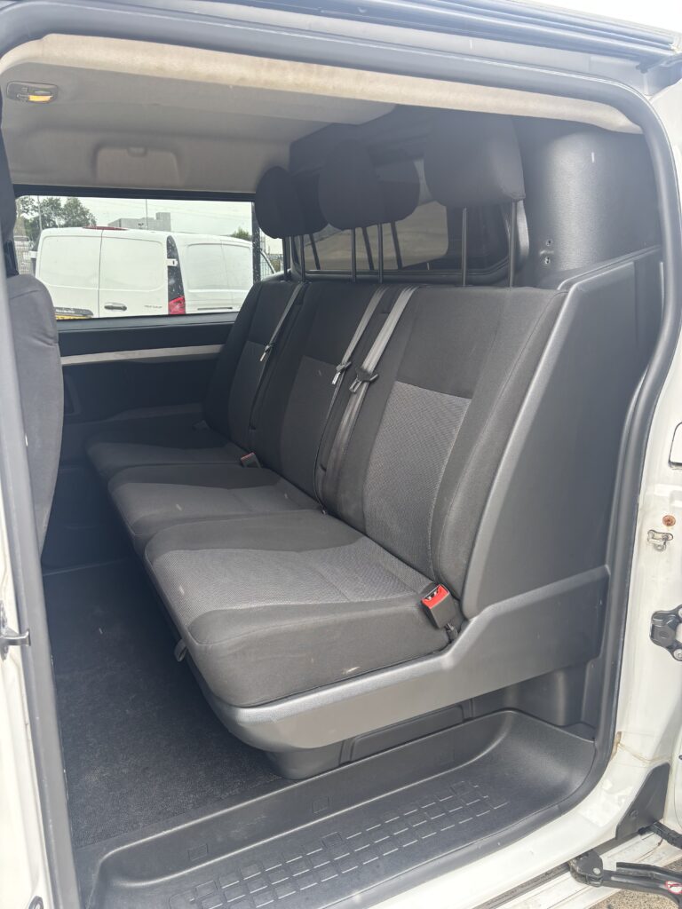 October 2022 Vauxhall Vivaro 2.0d Crew Cab