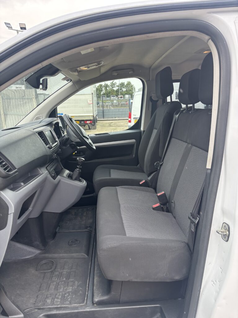 October 2022 Vauxhall Vivaro 2.0d Crew Cab