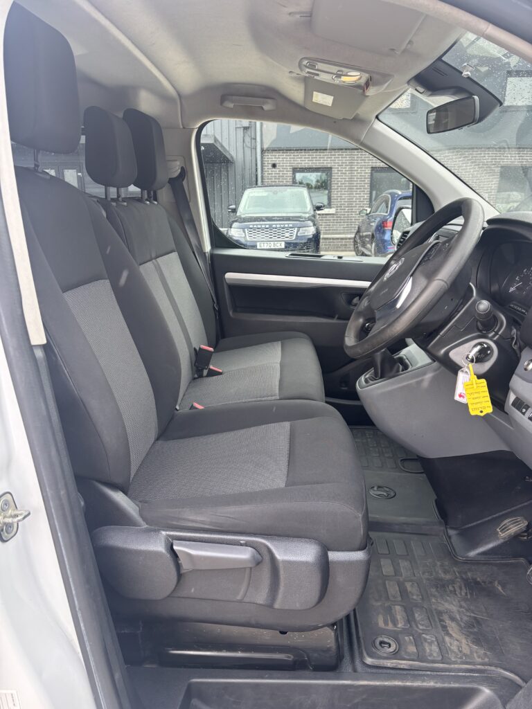 October 2022 Vauxhall Vivaro 2.0d Crew Cab