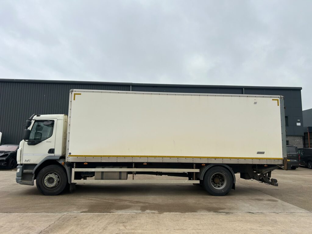 March 2017 DAF LF 55 260