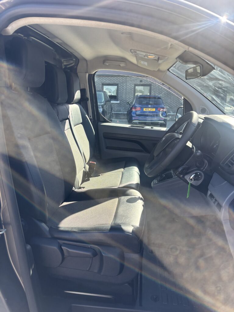 December 2019 Peugeot Expert Professional L1 BlueHDi