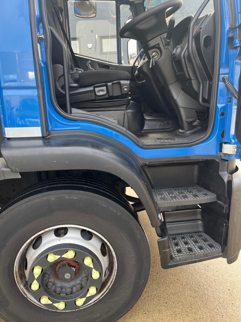 August 2019 Iveco 180e25 Flatbed