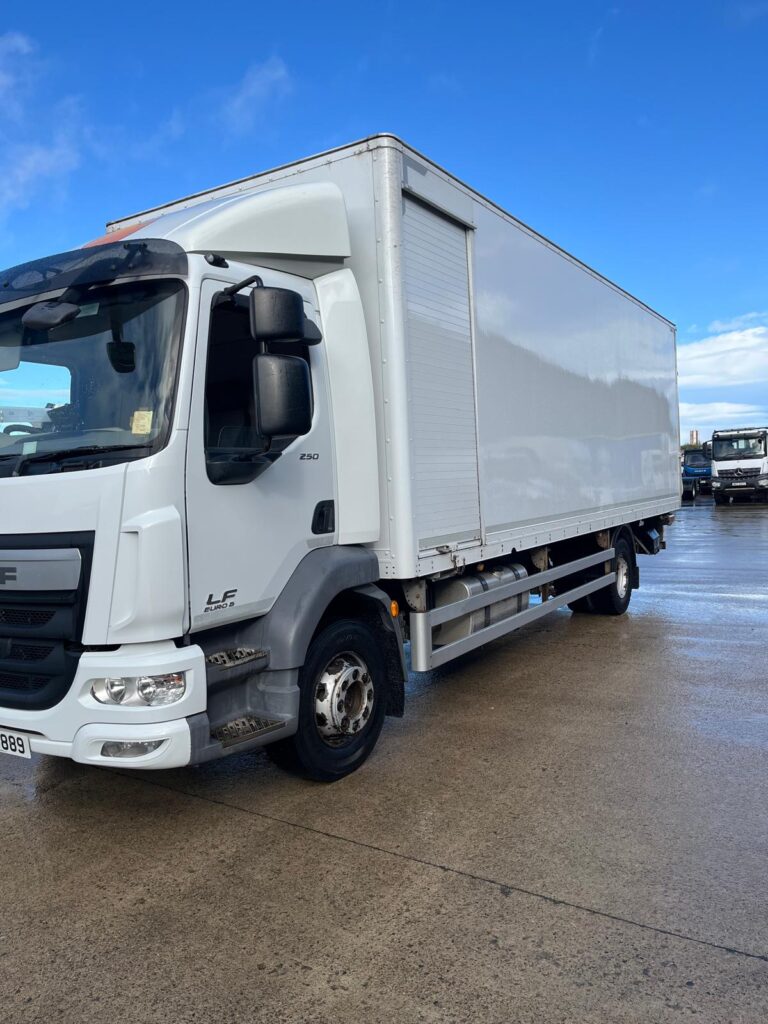 May 2016 DAF LF 55 250 16T Box