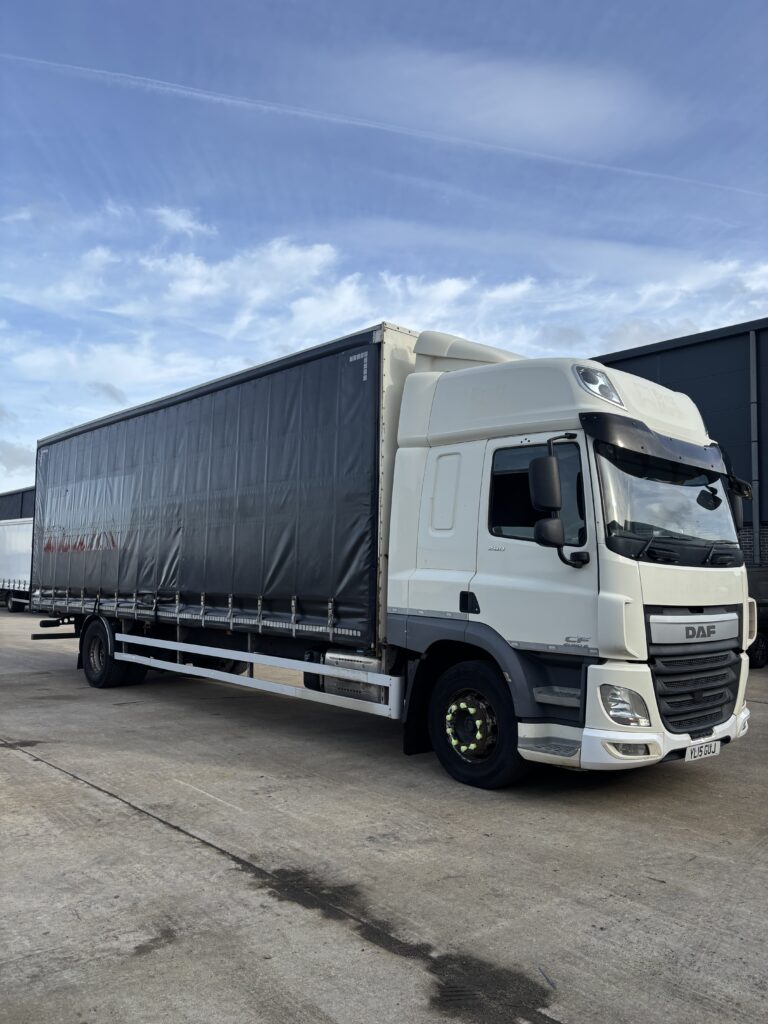 August 2015 DAF CF 280 18T Curtainsider