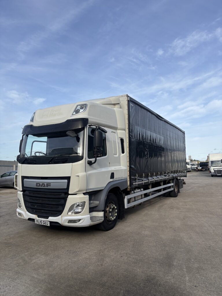 August 2015 DAF CF 280 18T Curtainsider