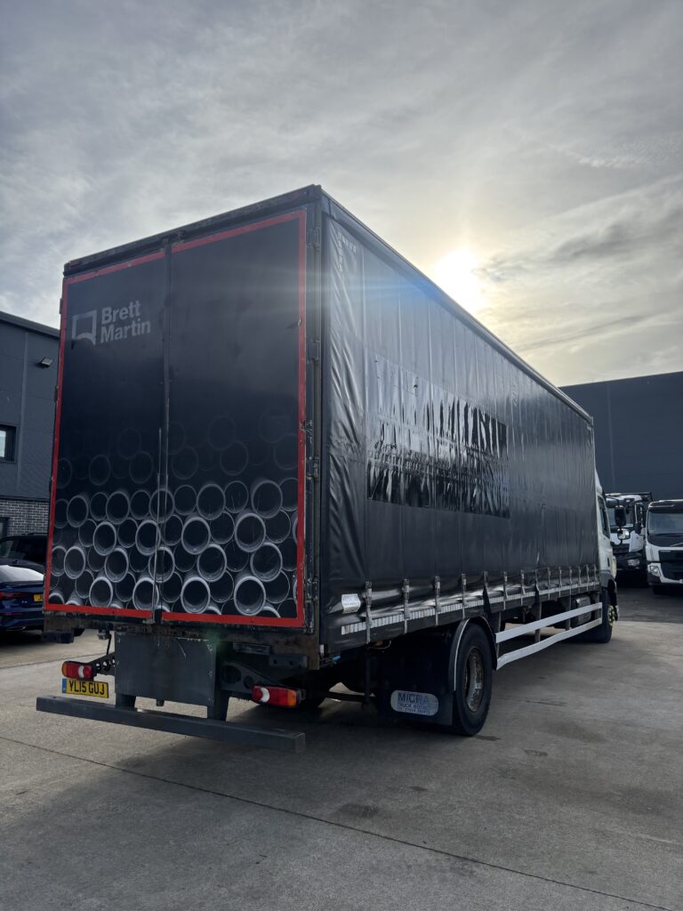 August 2015 DAF CF 280 18T Curtainsider