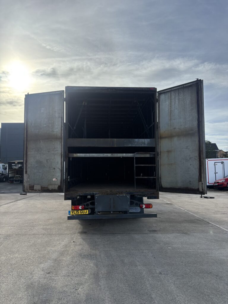 August 2015 DAF CF 280 18T Curtainsider