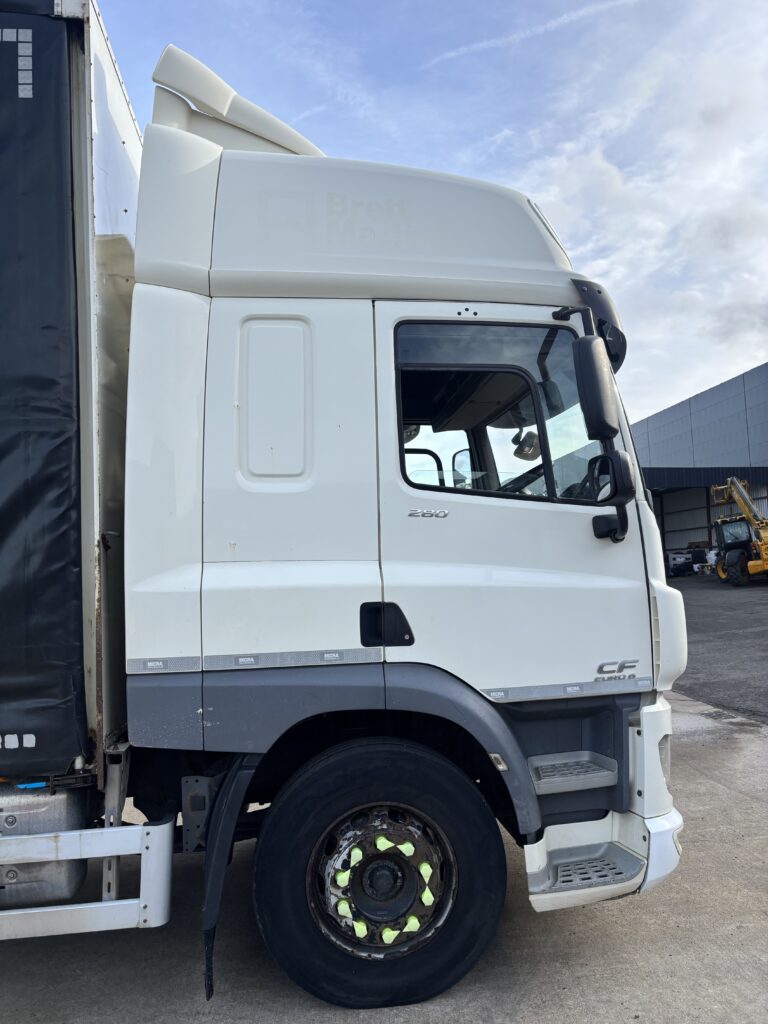 August 2015 DAF CF 280 18T Curtainsider